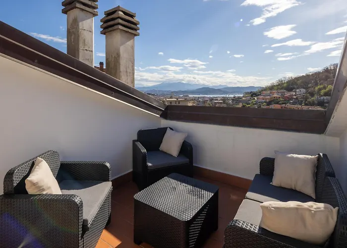 Διαμέρισμα Casa Sarina Modern With And Sea View Up To 6 Ppl Garage Included Λα Σπέτσια